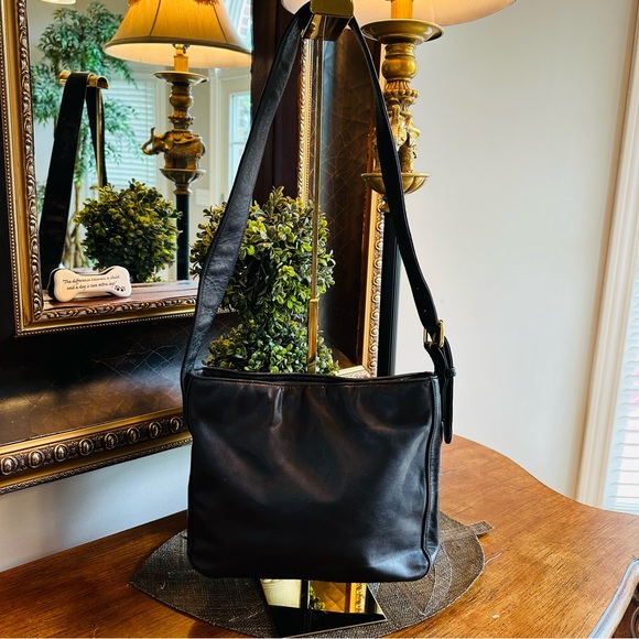 VINTAGE LAUREN RALPH LAUREN BLACK LEATHER RARE CROSSBODY BAG GREAT CONDITION - Picture 9 of 10